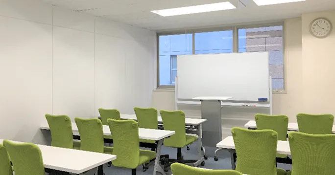 博多駅から徒歩2分の好立地で4名～46名が利用できる「エイムアテイン株式会社」の貸し会議室予約